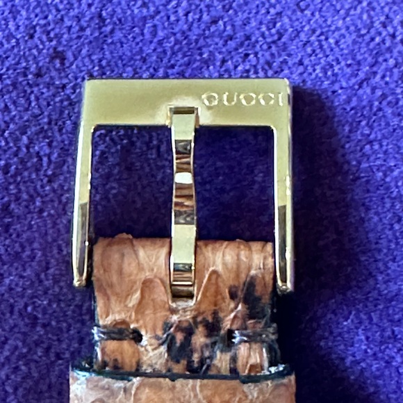 Gucci G-frame rectangular Yellow Gold mother or pearl watch, python band21mm - Picture 4 of 4